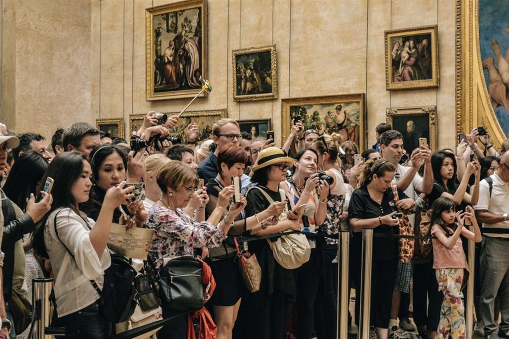 Folla-Monna-Lisa-Gioconda-Louvre